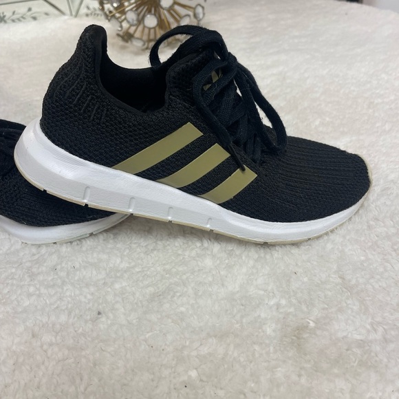 Adidas Women’s Swift-run - Picture 2 of 7